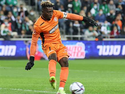 הגיבור הטראגי של המשחק. אדליי (דני מרון)