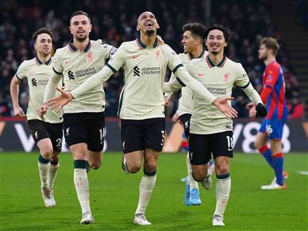 פאביניו סגר עניין בפנדל שנוי במחלוקת (Getty)