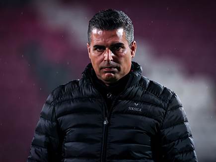 סילבס חיפש נקודות ראשונות כמאמן סכנין (צילום: מאור אלקסלסי)