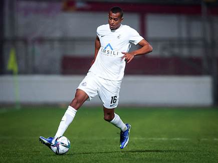 שתי הקבוצות מיעטו לבעוט לשער (צילום: מאור אלקסלסי)