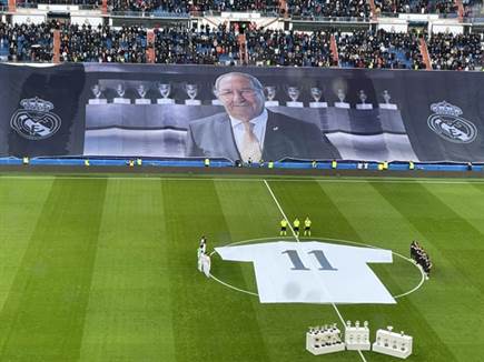 טקס לזכרו של פאקו חנטו בתחילת המשחק (GETTY)