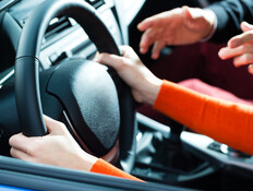 שיעור נהיגה, מורה לנהיגה (צילום: 123RF‏)