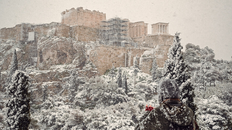 שלג באתונה - ינואר 2022 (צילום: Milos Bicanski, AFP)