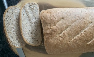 לחם מקמח מלא (צילום: חיה דר, הבלוג של חיה דר)