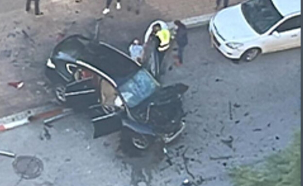 אישה ופעוטה נפצעו בפיצוץ רכב ברחובות (צילום: רחובות ניוז)