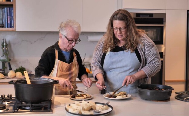 זיכרון בסלון: גדעון לב מבשל זיכרון בסלון: גדעון לב מבשל