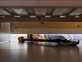 מנקה מתחת למיטה, עוזרת בית (צילום: travelarium.ph, Shutterstock)
