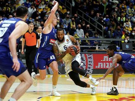 וויליאמס סייע למכבים לשלוט (צילום: אלן שיבר)