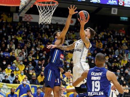 ברבע השני ההפרש גדל (צילום: אלן שיבר)