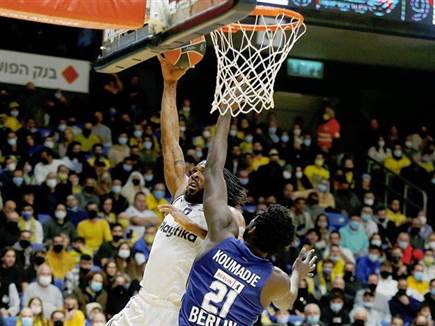 בעזרתו של ריינולדס, הושג ניצחון יורוליג שני רצוף (צילום: אלן שיבר)