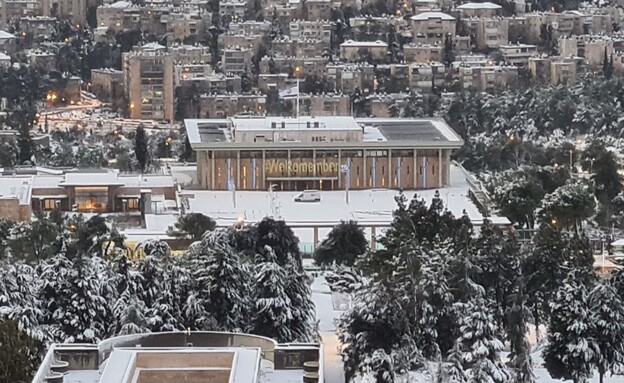 משכן הכנסת נצבע בלבן, ״אלפיס״ 2022 (צילום: N12)