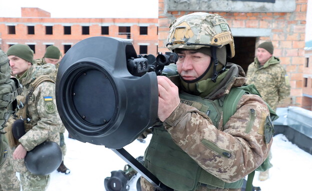 חייל אוקראיני (צילום: reuters)