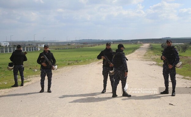 שוטרי חמאס פרוסים בגבול