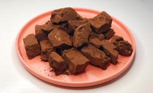 טראפלס שוקולד ב-5 מרכיבים (צילום: יעל קצב, אוכל טוב, mako)