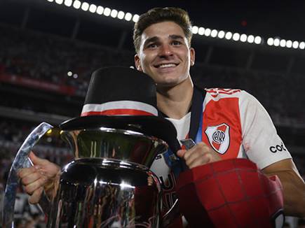 פרח תחת גז'ארדו (Getty)