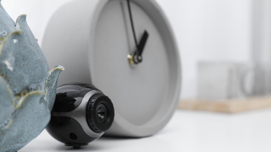 מצלמה נסתרת בחדר, אילוסטרציה