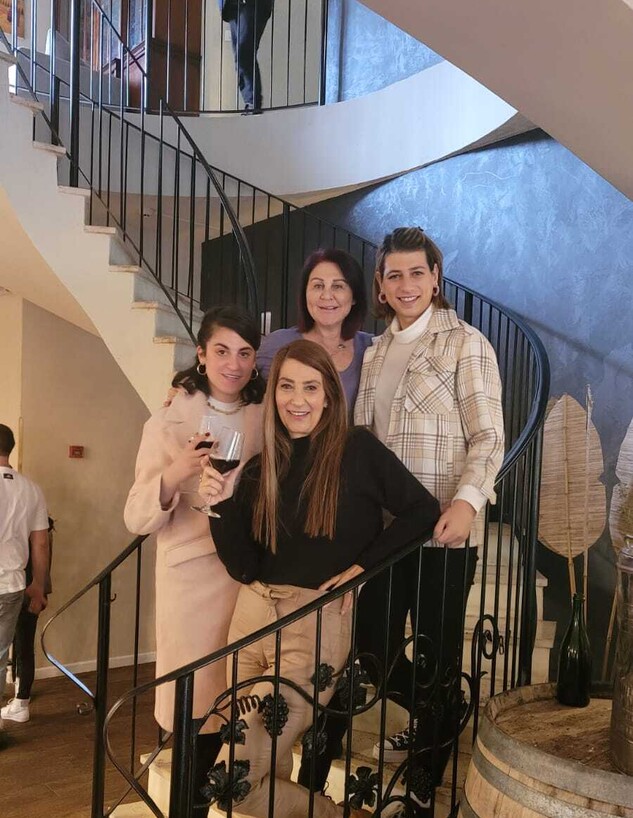 ספיר ברמן ומשפחתה (צילום: N12)