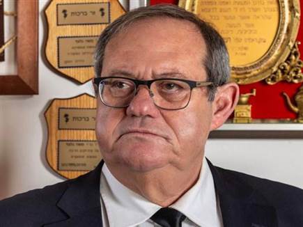 עורך הדין של הכדורגלן, משה גלעד