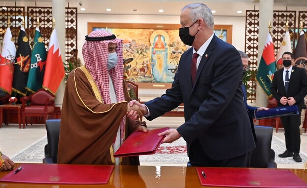 שר הביטחון בני גנץ נפגש עם מלך בחריין חסן (צילום: אריאל חרמוני / משרד הביטחון)