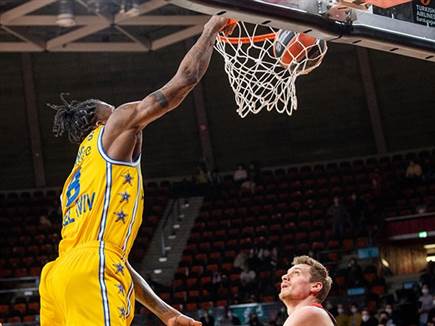 דאנק גדול שלו בפתיחה. ריינולדס (אלעד גולדשטיין - אינסטגרם מכבי)