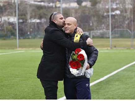 המאמן זכה לתמיכה מהקהל (אורן בן חקון)