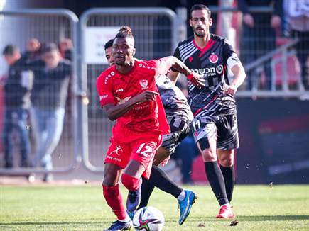 עשה צרות להגנת הפועל. קונטה (מאור אלקסלסי)