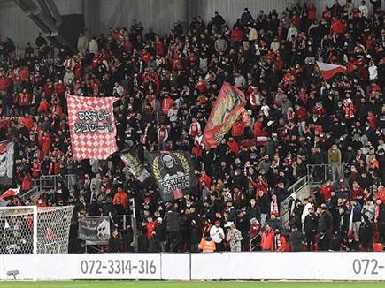 שרקו בוז לשחקנים שלהם וללוי (ברני ארדוב)