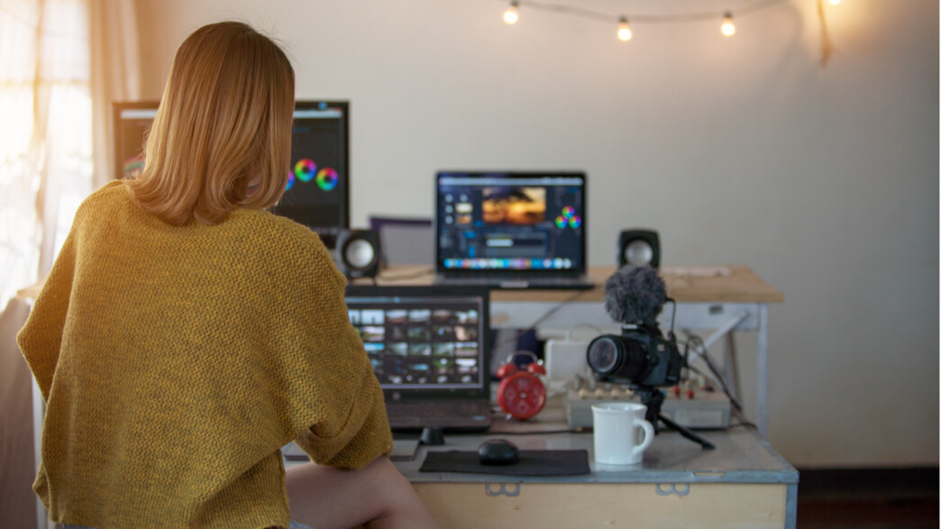 יוצרת תוכן. אילוסטרציה יוצרת תוכן. אילוסטרציה