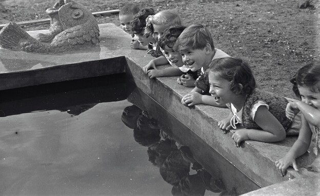 ילדים ממשמר העמק ליד הבריכה 1937 (צילום:  לוטן, ארכיון הצילומים של קק"ל)