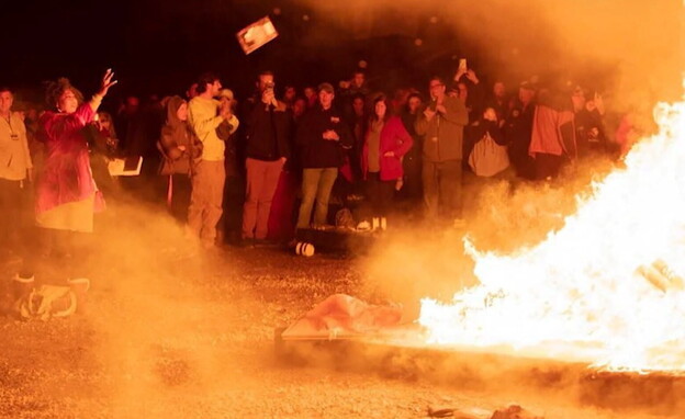 כומר בארה"ב הורה לשרוף ספרי הארי פוטר (צילום: CNN)