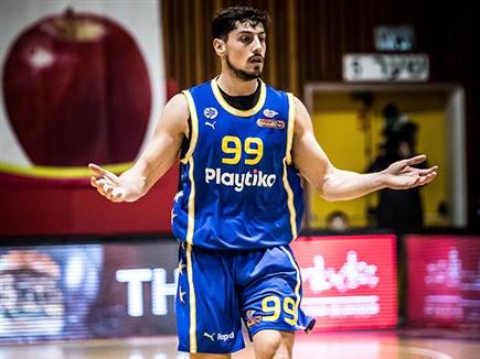 ביטחון במשחק. זיו (עודד קרני)