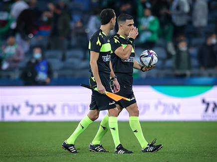 ה-VAR הציל אותו פעמיים. שניר לוי (מאור אלקסלסי)