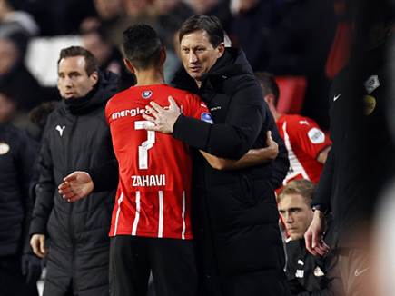 זהבי ורוג'ר שמידט. המאמן העניק לישראלי את המקום בהרכב (GETTY)