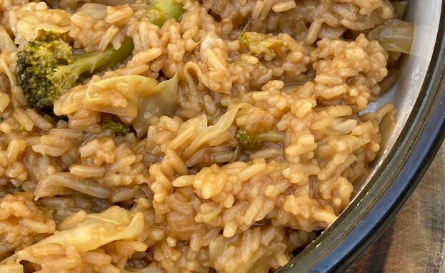 תבשיל אורז אסייתי בסיר אחד (צילום: שיינא גרשוביץ)