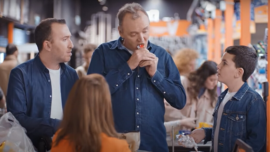 הפרסומת של ויקטורי עם שלום אסייג והמשפחה הפרסומת של ויקטורי עם שלום אסייג והמשפחה