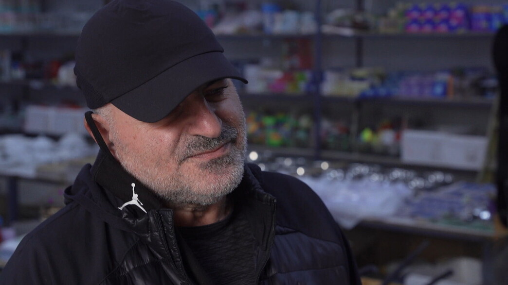 הנוכל, אלי לוי