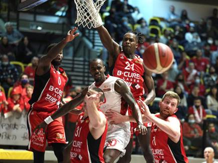 משחק צמוד (גיל נוימן, מנהלת הליגה)