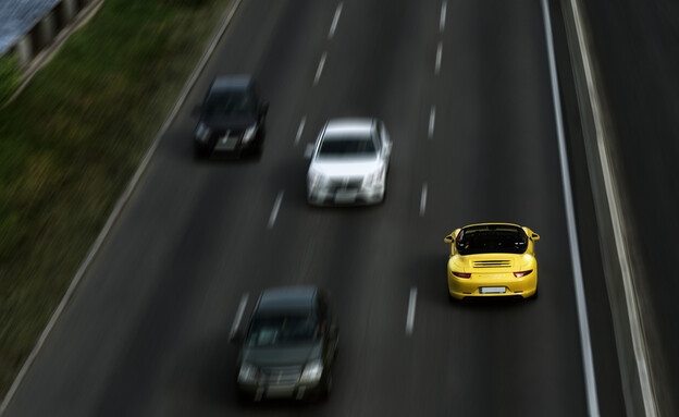 נהיגה בניגוד לכיוון התנועה (צילום: Ayman alakhras, shutterstock)