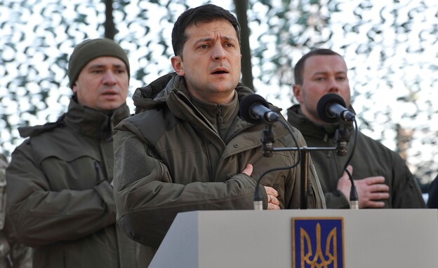 נשיא אוקראינה וולודימיר זלנסקי בסיור צבאי (צילום: EVGENIYA MAKSYMOVA/AFP/GettyImages)