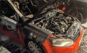 רכב שרוף של אוהד הפועל ת"א (צילום: איתי דגן )