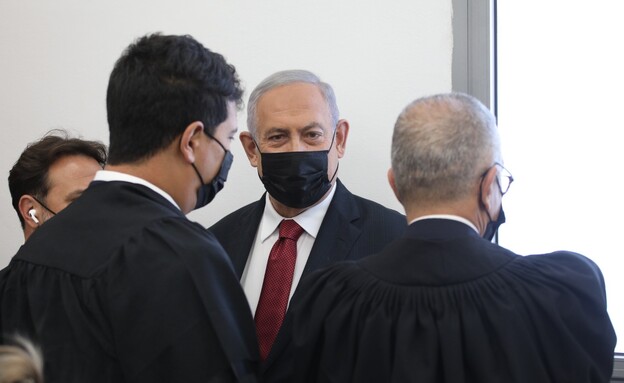 בנימין נתניהו בבית המשפט המחוזי בירושלים (צילום: אמיל סלמן)