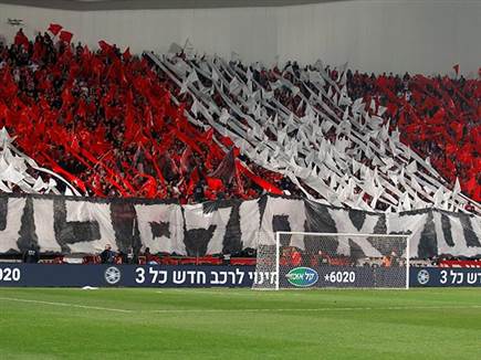 והקהל האדום בא רעב, אחרי כמעט שמונה שנים ללא ניצחון (צילום: אלן שיבר)