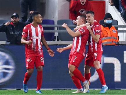 דוידה והפועל ת"א חזרו למשחק (צילום: דני מרון)