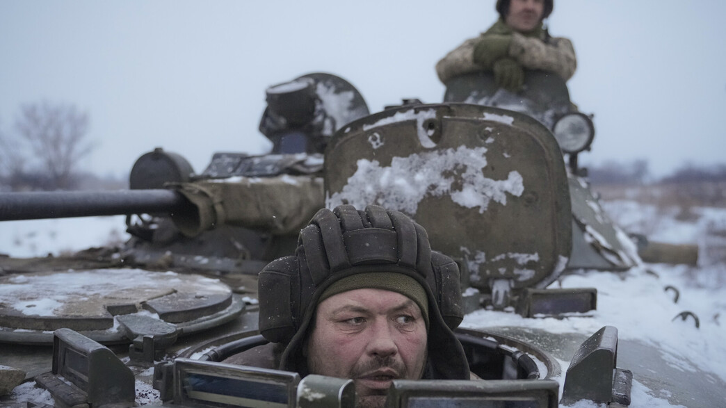 שיירת משוריינים של צבא אוקראינה (צילום: ap)