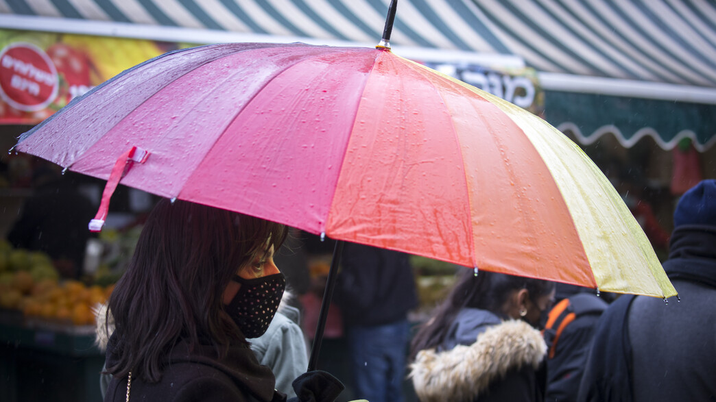 אנשים בגשם אנשים בגשם