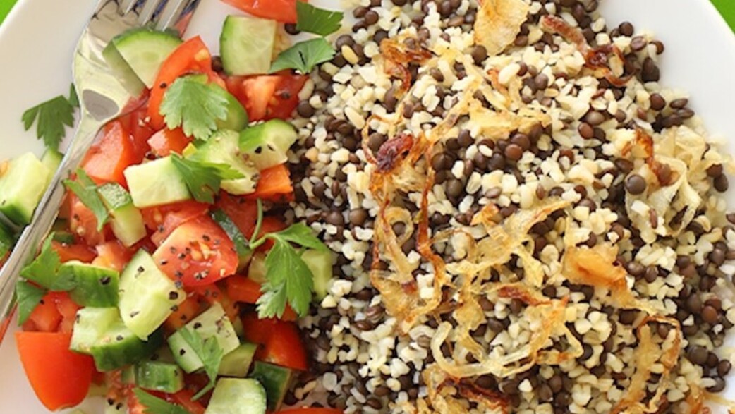 מג'דרה בורגול עם עדשים שחורות מג'דרה בורגול עם עדשים שחורות