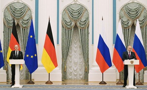 וללדימיר פוטין, נשיא רוסיה ואולף שולץ, קנצלר גרמני (צילום: רויטרס)