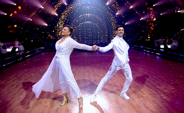 אסטלה וסרגיי סטפנוב - ואלס (צילום: מתוך: רוקדים עם כוכבים , קשת12)