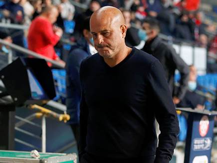 אבוקסיס לא הצליח לראות שערים בצד הנכון (צילום: אלן שיבר)