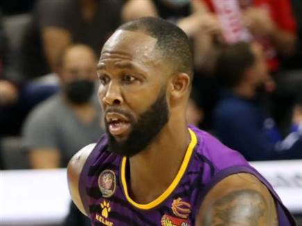 כריס ג'ונסון. 24 נקודות שלו עשו את ההבדל (מנהלת הליגה)